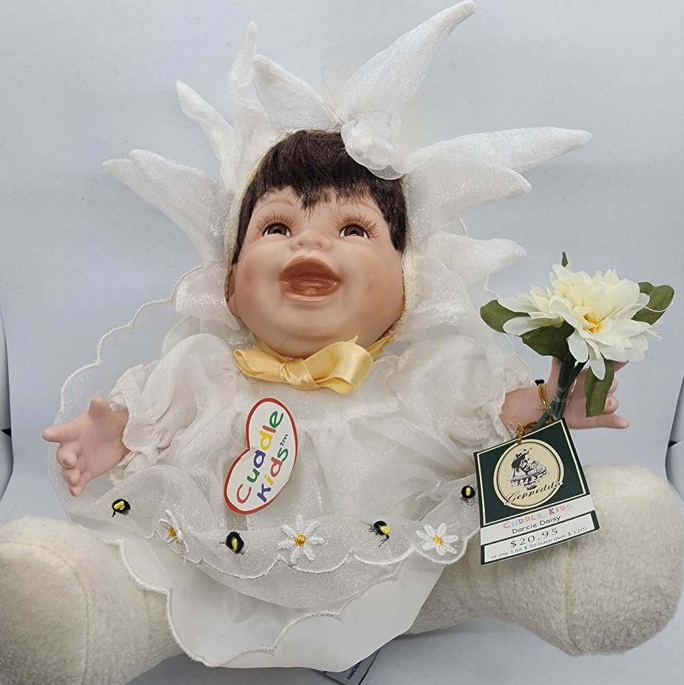 Geppeddo's Cuddle Kids Darcie Daisy Baby Doll Porcelain Face Hands 9" 2002 Plush